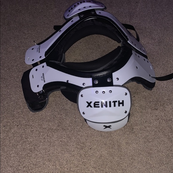 Xenith element hybrid shoulder pads - Picture 2 of 4